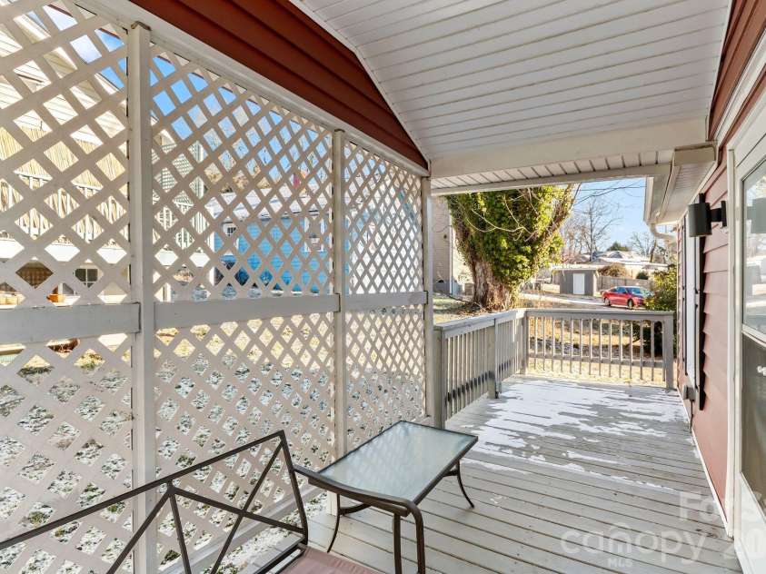 60 Shiloh Road, Asheville, NC 28803.  MLS# CAR4373217, YatesRealty ID 14554. 