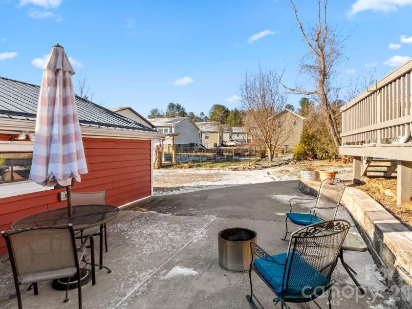 60 Shiloh Road, Asheville, NC 28803.  MLS# CAR4373217, YatesRealty ID 14554. 