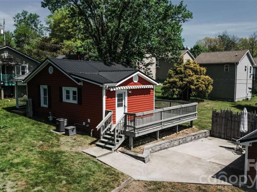 60 Shiloh Road, Asheville, NC 28803.  MLS# CAR4373217, YatesRealty ID 14554. 