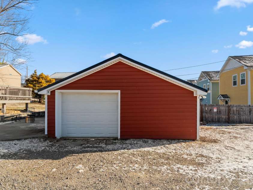 60 Shiloh Road, Asheville, NC 28803.  MLS# CAR4373217, YatesRealty ID 14554. 