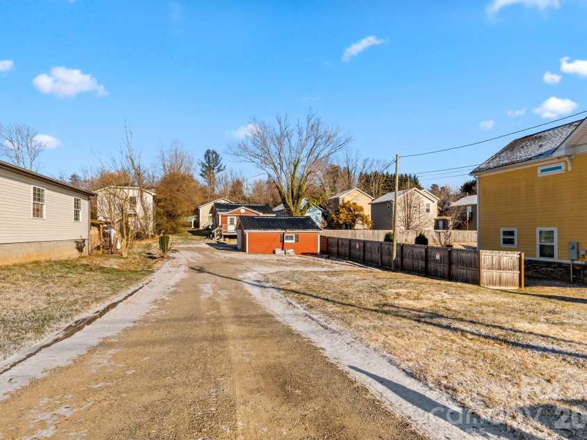 60 Shiloh Road, Asheville, NC 28803.  MLS# CAR4373217, YatesRealty ID 14554. 
