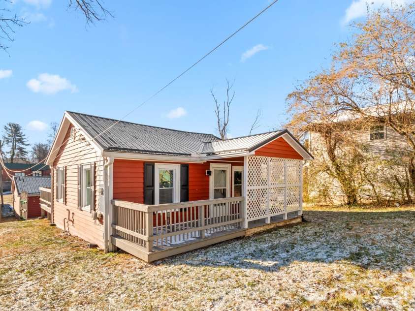 60 Shiloh Road, Asheville, NC 28803.  MLS# CAR4373217, YatesRealty ID 14554. 