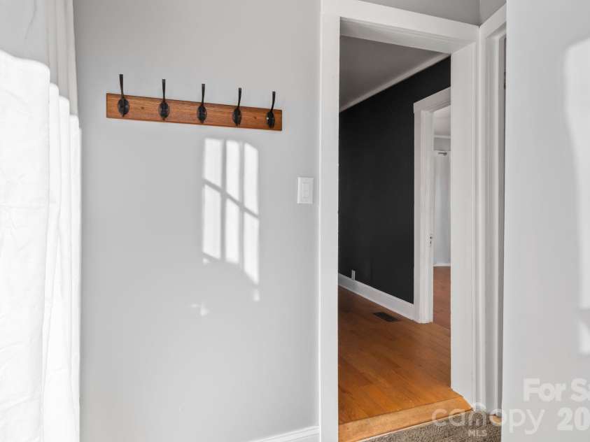 60 Shiloh Road, Asheville, NC 28803.  MLS# CAR4373217, YatesRealty ID 14554. Entry
