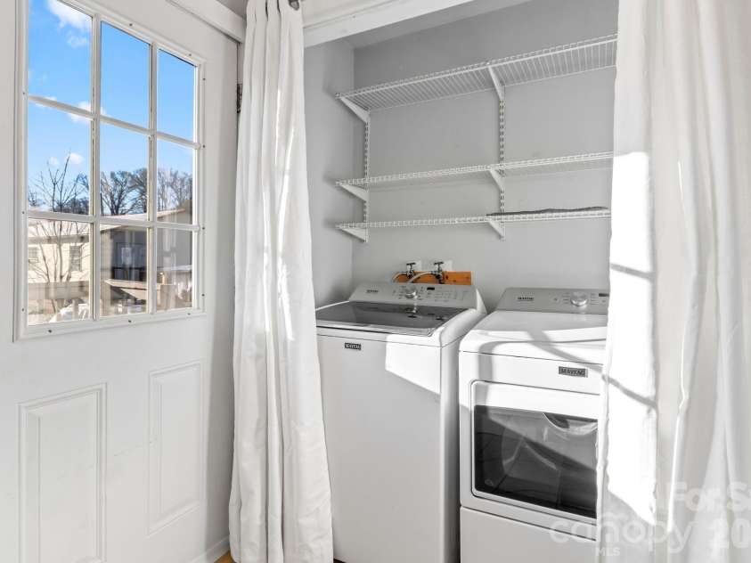 60 Shiloh Road, Asheville, NC 28803.  MLS# CAR4373217, YatesRealty ID 14554. Entry Laundry