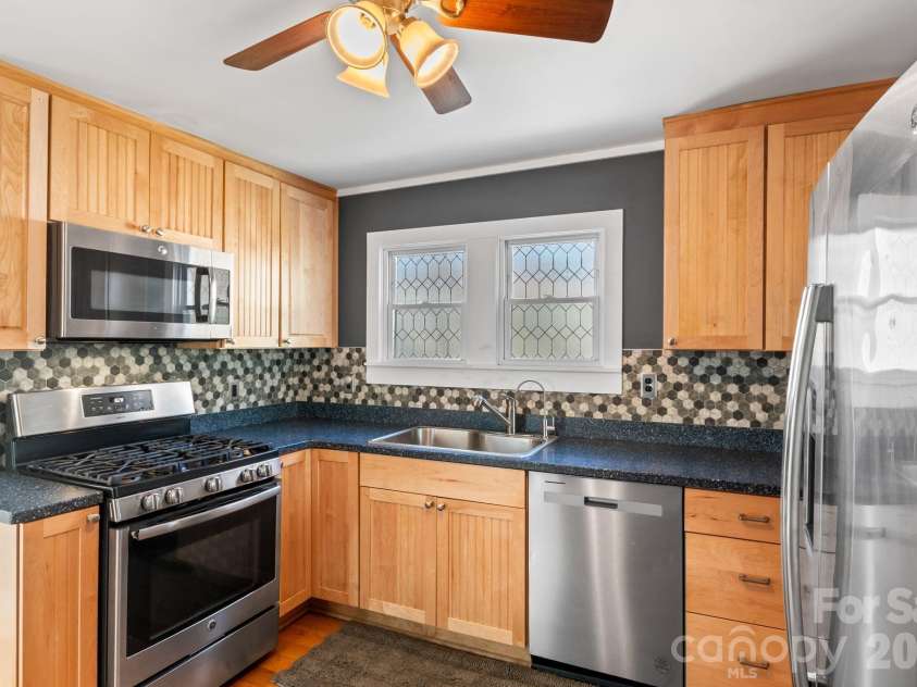 60 Shiloh Road, Asheville, NC 28803.  MLS# CAR4373217, YatesRealty ID 14554. Kitchen 