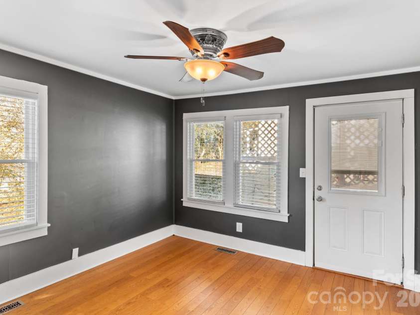 60 Shiloh Road, Asheville, NC 28803.  MLS# CAR4373217, YatesRealty ID 14554. Main Area