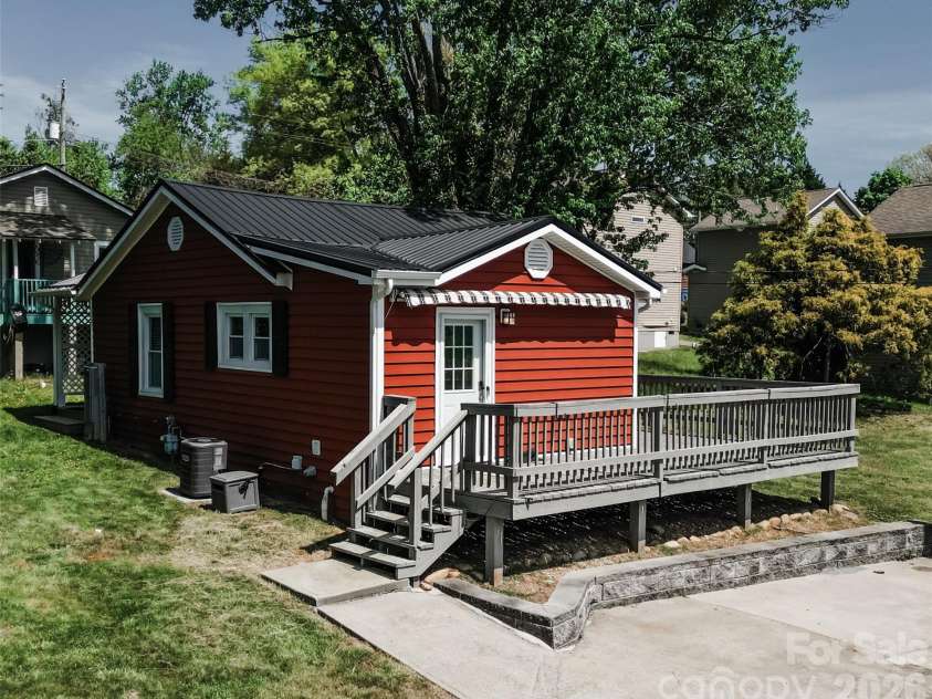 60 Shiloh Road, Asheville, NC 28803.  MLS# CAR4373217, YatesRealty ID 14554. Welcome 60 Shiloh Rd