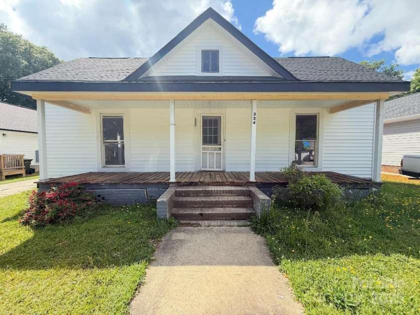 324 Spruce Street, Rock Hill, SC 29730.  MLS# CAR4262818, YatesRealty ID 14555. 