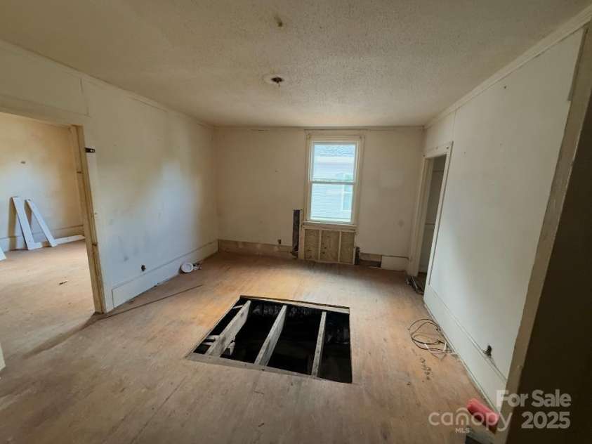 324 Spruce Street, Rock Hill, SC 29730.  MLS# CAR4262818, YatesRealty ID 14555. 