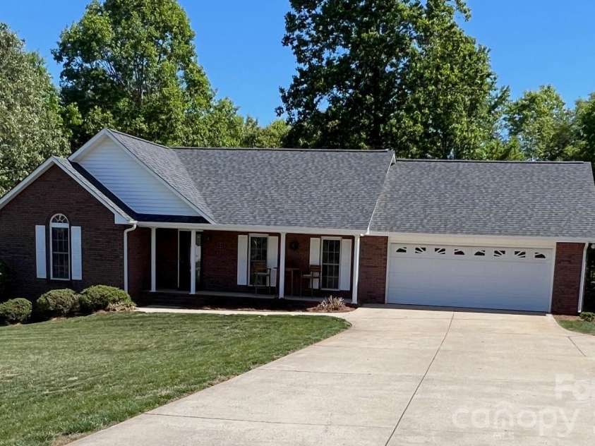106 Olano Lane, Statesville, NC 28677.  MLS# CAR4372523, YatesRealty ID 14556. 