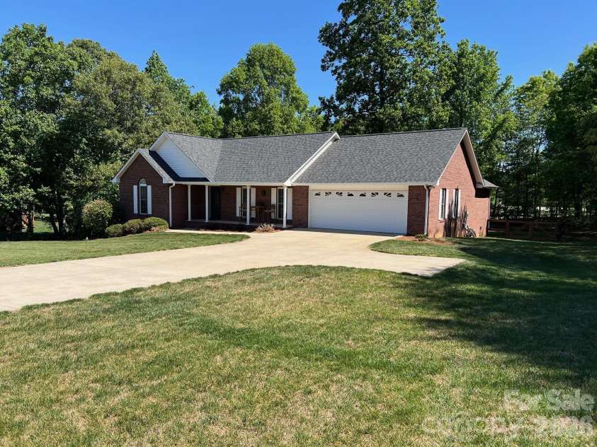 106 Olano Lane, Statesville, NC 28677.  MLS# CAR4372523, YatesRealty ID 14556. 