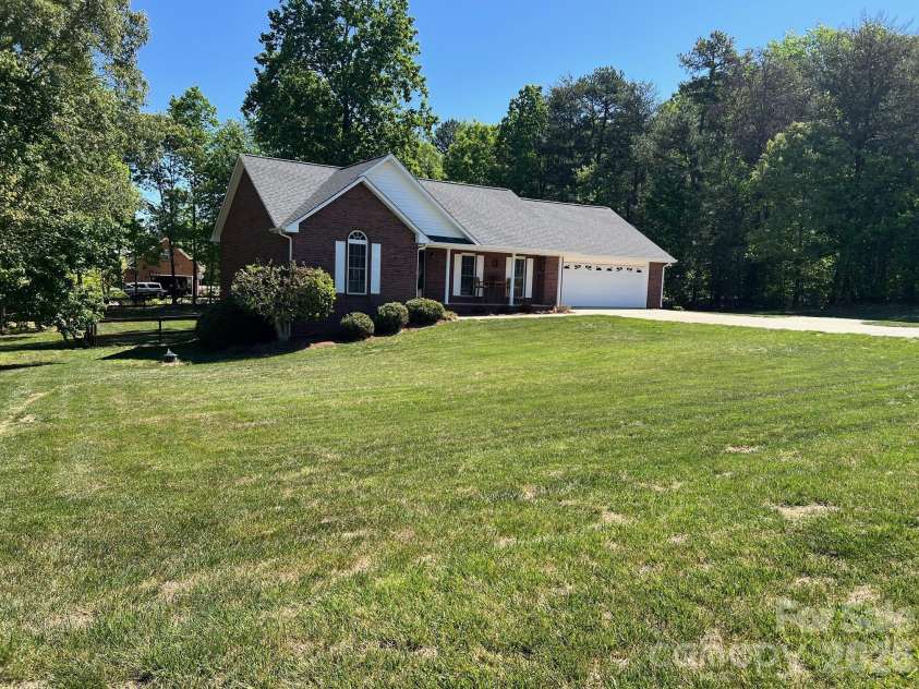 106 Olano Lane, Statesville, NC 28677.  MLS# CAR4372523, YatesRealty ID 14556. 