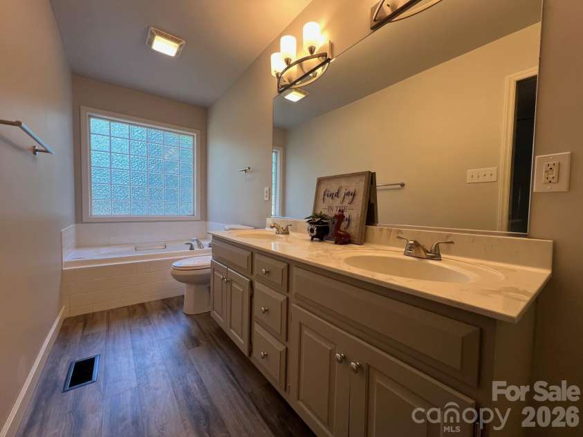 106 Olano Lane, Statesville, NC 28677.  MLS# CAR4372523, YatesRealty ID 14556. 