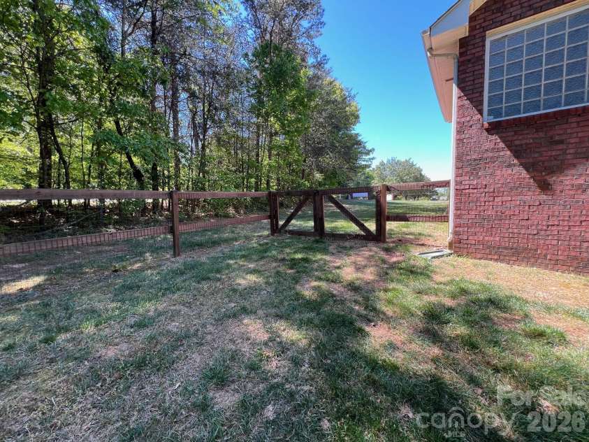106 Olano Lane, Statesville, NC 28677.  MLS# CAR4372523, YatesRealty ID 14556. 