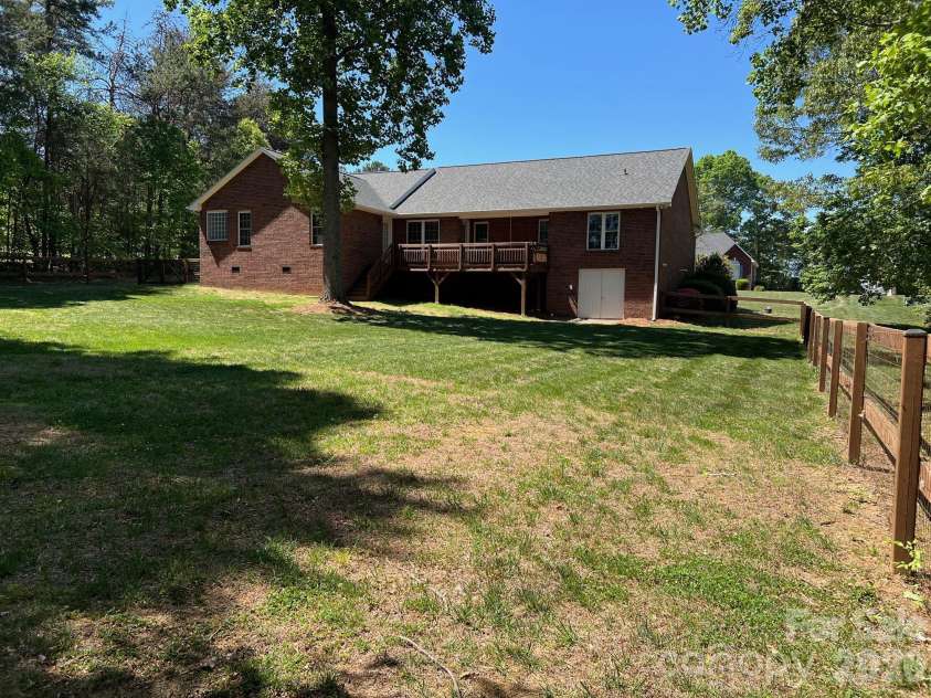 106 Olano Lane, Statesville, NC 28677.  MLS# CAR4372523, YatesRealty ID 14556. 