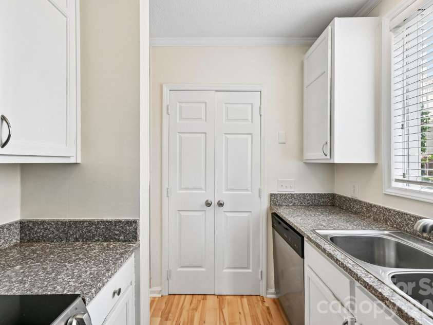1109 Morehead Street, Charlotte, NC 28204.  MLS# CAR4344926, YatesRealty ID 14557. 