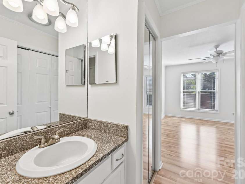 1109 Morehead Street, Charlotte, NC 28204.  MLS# CAR4344926, YatesRealty ID 14557. 