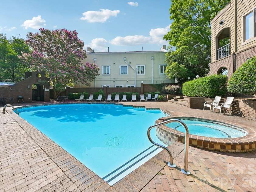 1109 Morehead Street, Charlotte, NC 28204.  MLS# CAR4344926, YatesRealty ID 14557. 