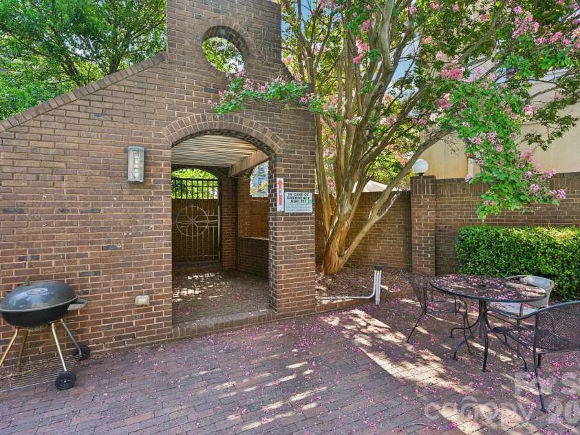 1109 Morehead Street, Charlotte, NC 28204.  MLS# CAR4344926, YatesRealty ID 14557. 