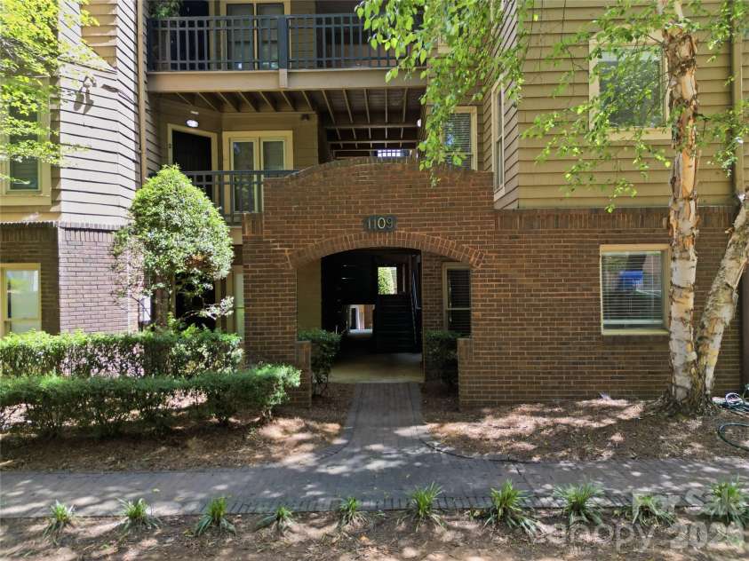 1109 Morehead Street, Charlotte, NC 28204.  MLS# CAR4416129, YatesRealty ID 14557. 1109 E Morehead St.