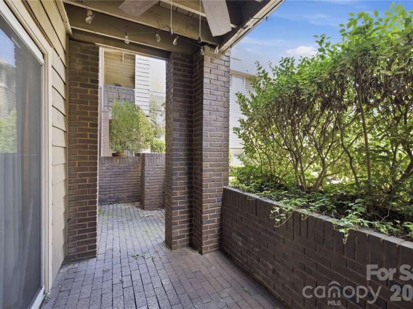 1109 Morehead Street, Charlotte, NC 28204.  MLS# CAR4416129, YatesRealty ID 14557. 