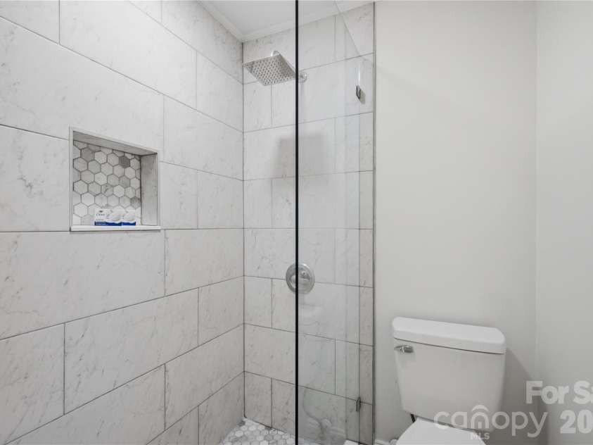 1109 Morehead Street, Charlotte, NC 28204.  MLS# CAR4416129, YatesRealty ID 14557. Shower