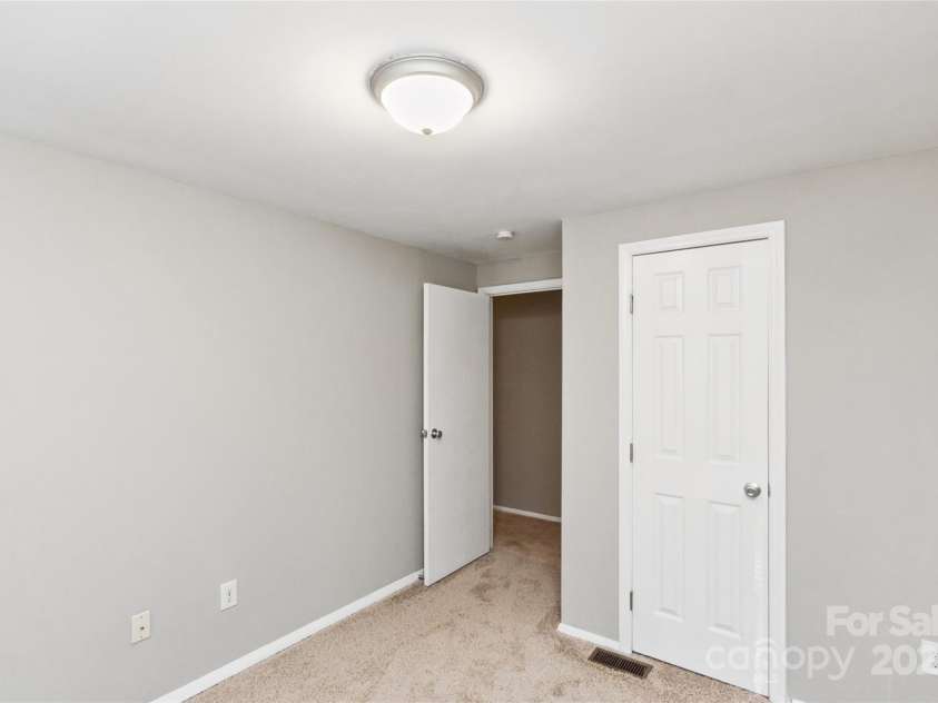 9464 Lexington Circle, Charlotte, NC 28213.  MLS# CAR4260506, YatesRealty ID 14557. Bedroom 3