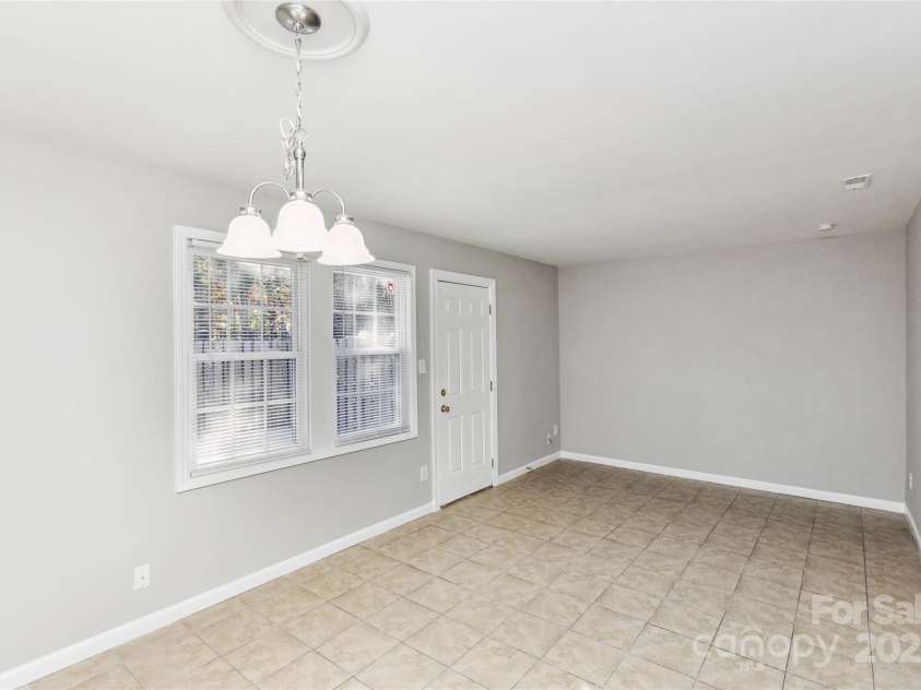 9464 Lexington Circle, Charlotte, NC 28213.  MLS# CAR4260506, YatesRealty ID 14557. Dining /  Flex Space