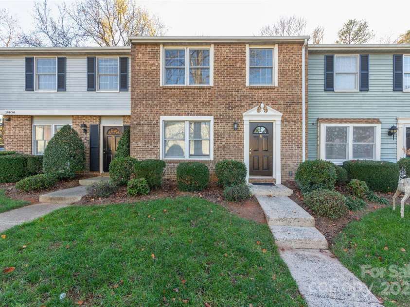 9464 Lexington Circle, Charlotte, NC 28213.  MLS# CAR4260506, YatesRealty ID 14557. Front View