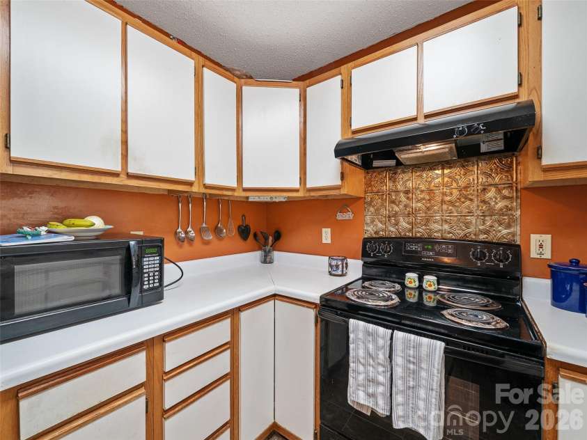 129 Kantagree Drive, Bakersville, NC 28705.  MLS# CAR4372563, YatesRealty ID 14559. 