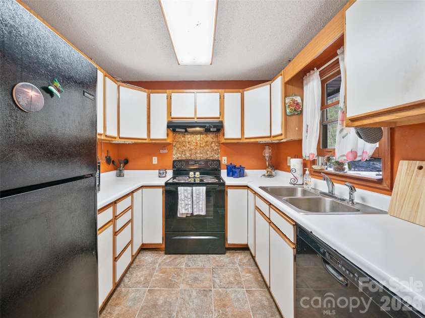 129 Kantagree Drive, Bakersville, NC 28705.  MLS# CAR4372563, YatesRealty ID 14559. 