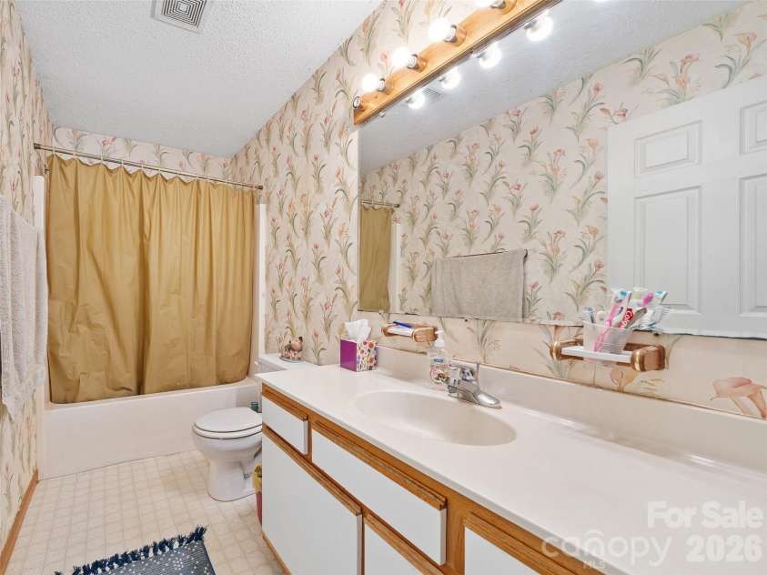 129 Kantagree Drive, Bakersville, NC 28705.  MLS# CAR4372563, YatesRealty ID 14559. 