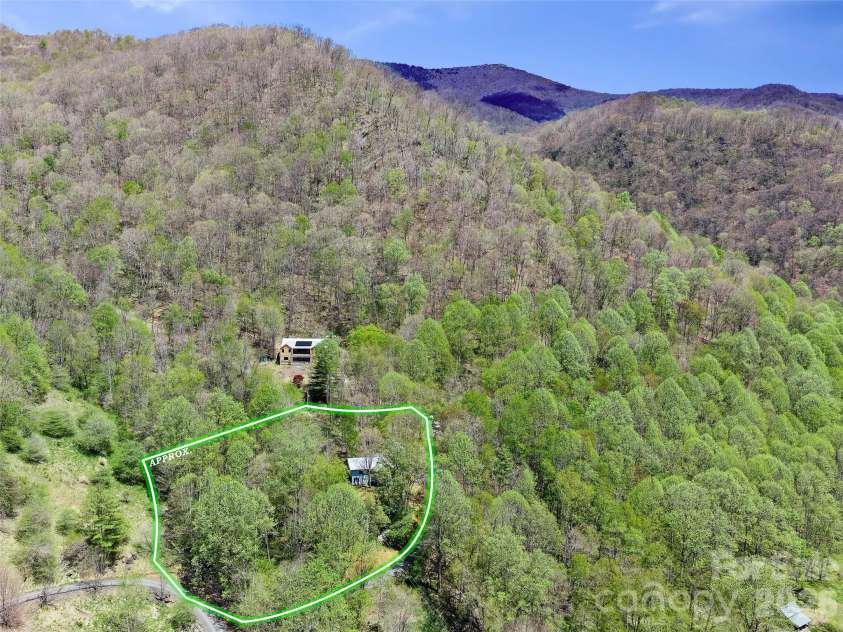 129 Kantagree Drive, Bakersville, NC 28705.  MLS# CAR4372563, YatesRealty ID 14559. 