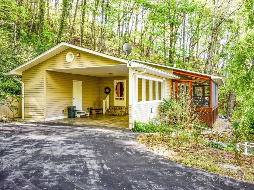 12 Bear Cove Lane, Bryson City, NC 28713.  MLS# CAR4220590, YatesRealty ID 1456. 