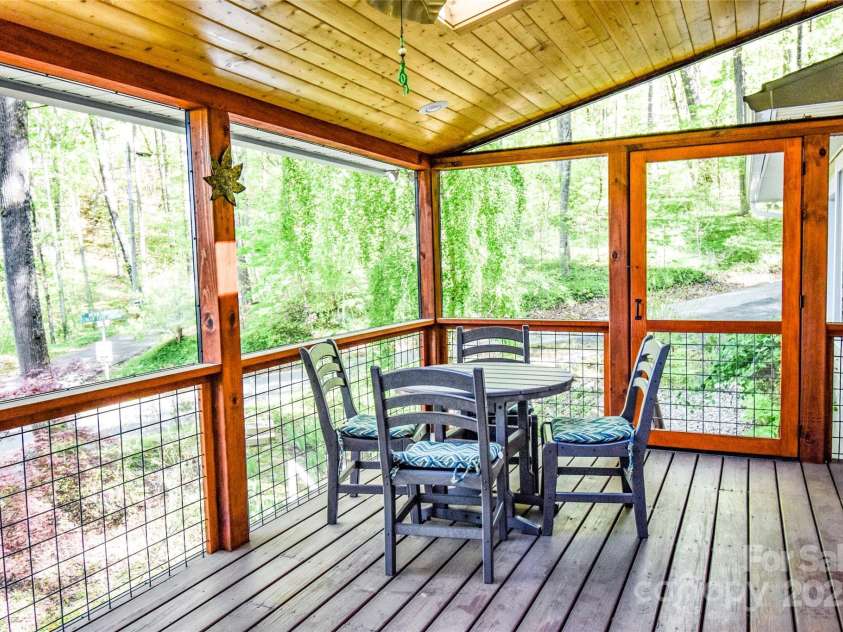 12 Bear Cove Lane, Bryson City, NC 28713.  MLS# CAR4220590, YatesRealty ID 1456. 