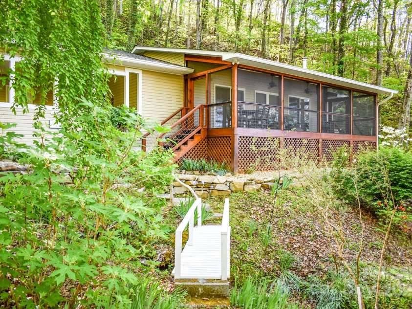 12 Bear Cove Lane, Bryson City, NC 28713.  MLS# CAR4220590, YatesRealty ID 1456. Cottage in the woods