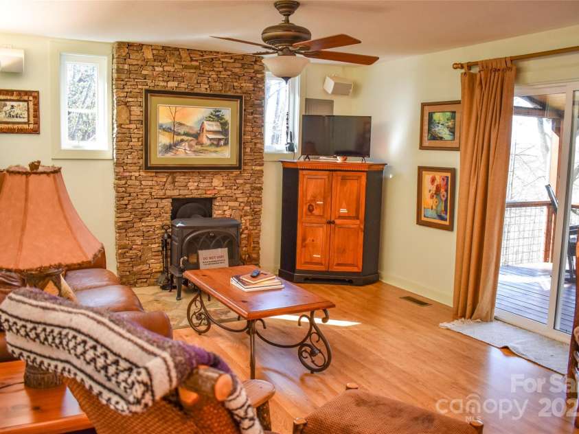 12 Bear Cove Lane, Bryson City, NC 28713.  MLS# CAR4220590, YatesRealty ID 1456. Livingroom