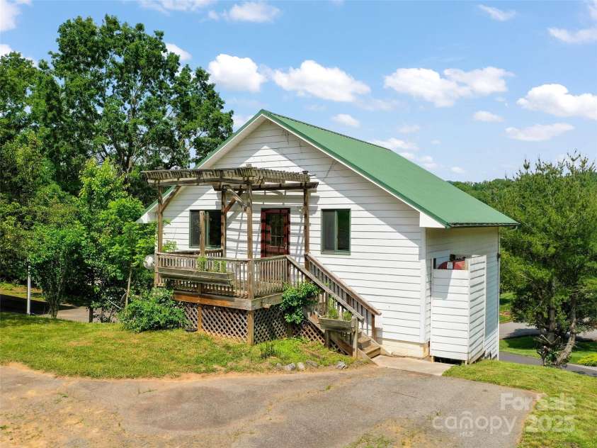 126 Sweetwater Drive, Canton, NC 28716.  MLS# CAR4262980, YatesRealty ID 14560. 