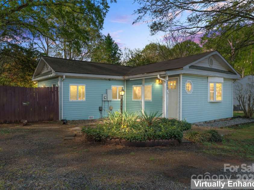 209 W 21st Street, Newton, NC 28658.  MLS# CAR4167638, YatesRealty ID 14563. 