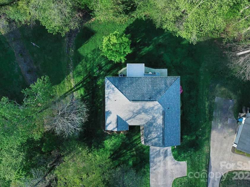 1353 33rd Avenue Drive, Hickory, NC 28601.  MLS# CAR4242268, YatesRealty ID 14564. 
