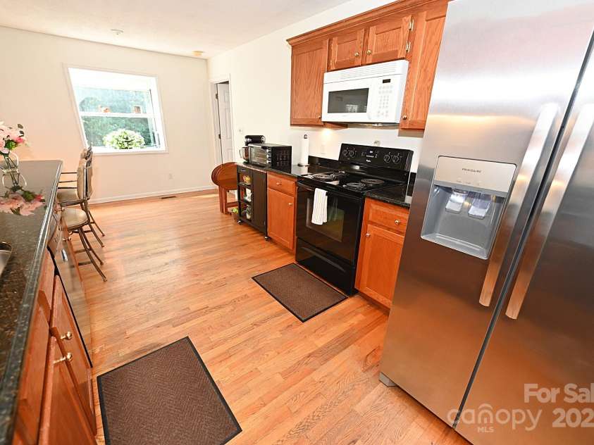 1353 33rd Avenue Drive, Hickory, NC 28601.  MLS# CAR4242268, YatesRealty ID 14564. 