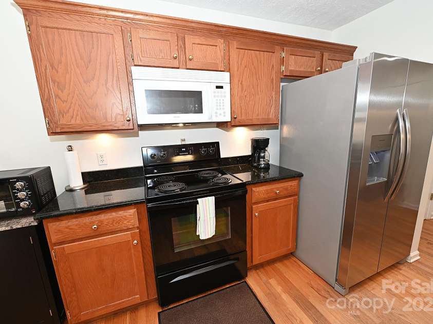 1353 33rd Avenue Drive, Hickory, NC 28601.  MLS# CAR4242268, YatesRealty ID 14564. 