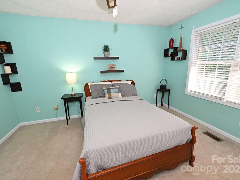 1353 33rd Avenue Drive, Hickory, NC 28601.  MLS# CAR4242268, YatesRealty ID 14564. 