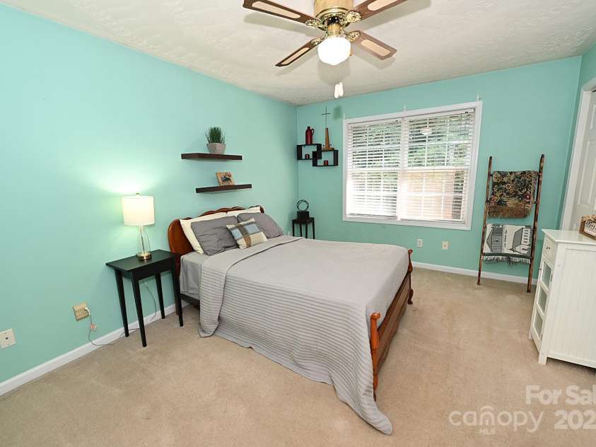 1353 33rd Avenue Drive, Hickory, NC 28601.  MLS# CAR4242268, YatesRealty ID 14564. 