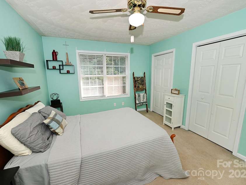 1353 33rd Avenue Drive, Hickory, NC 28601.  MLS# CAR4242268, YatesRealty ID 14564. 