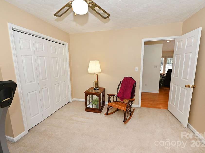 1353 33rd Avenue Drive, Hickory, NC 28601.  MLS# CAR4242268, YatesRealty ID 14564. 