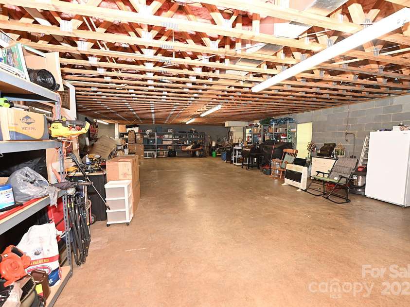 1353 33rd Avenue Drive, Hickory, NC 28601.  MLS# CAR4242268, YatesRealty ID 14564. 