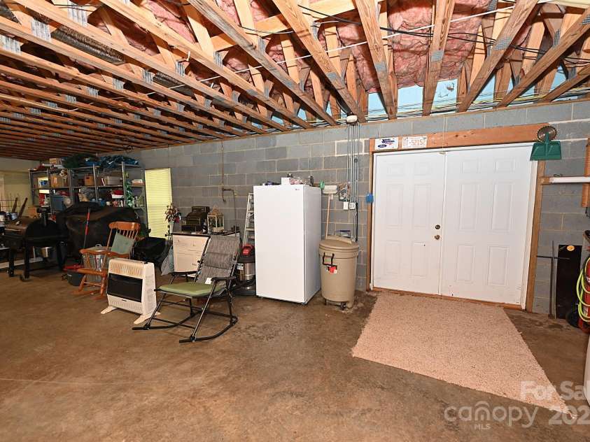 1353 33rd Avenue Drive, Hickory, NC 28601.  MLS# CAR4242268, YatesRealty ID 14564. 