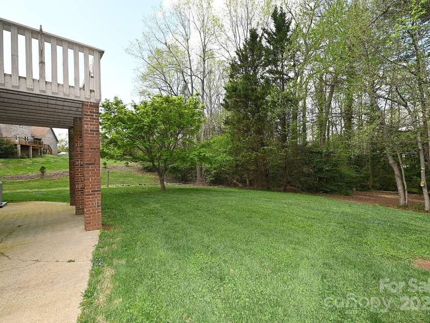 1353 33rd Avenue Drive, Hickory, NC 28601.  MLS# CAR4242268, YatesRealty ID 14564. 