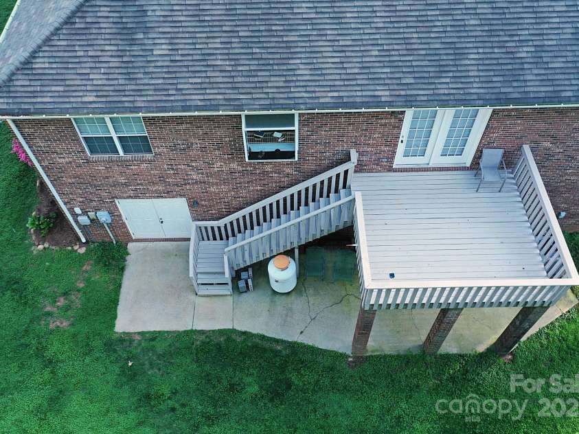 1353 33rd Avenue Drive, Hickory, NC 28601.  MLS# CAR4242268, YatesRealty ID 14564. 